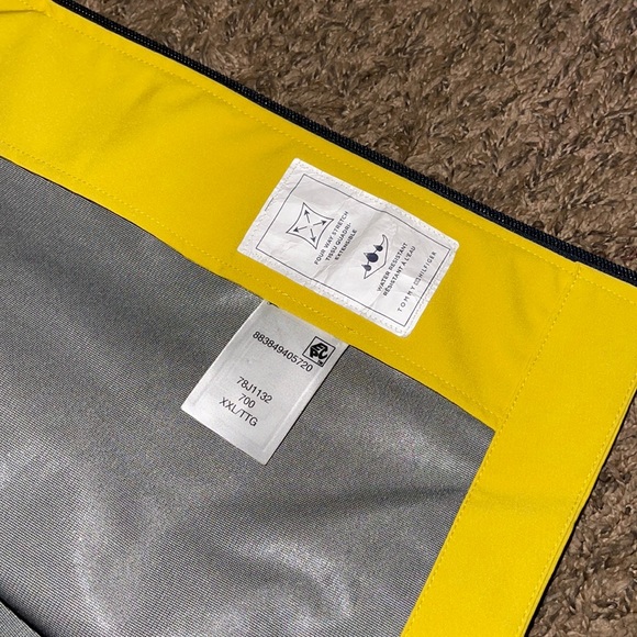 Tommy Hilfiger Rain Jacket - Picture 5 of 7